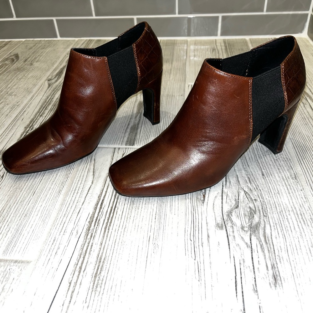 Geox women’s brown booties size 38.5